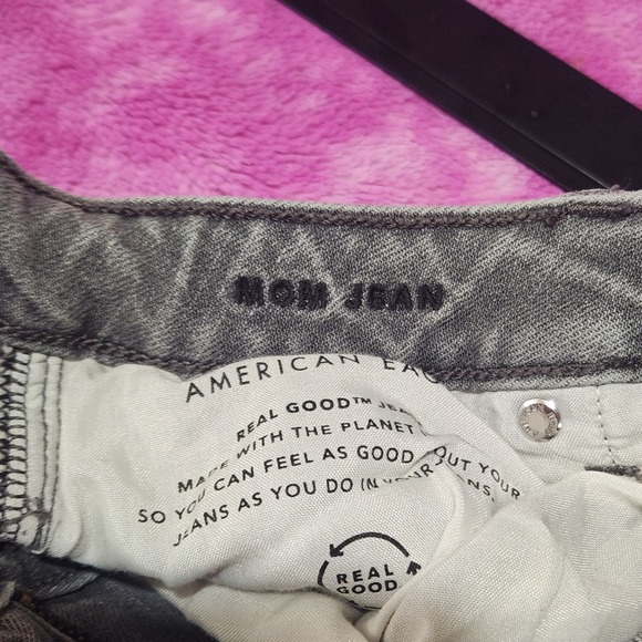 American Eagle Jeans Women's Size 2 High Rise Mom Jean Gray Distressed Raw Hem - Picture 5 of 13